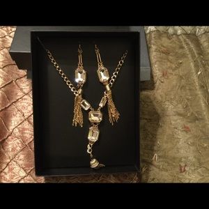 Gold necklace set with clear stones